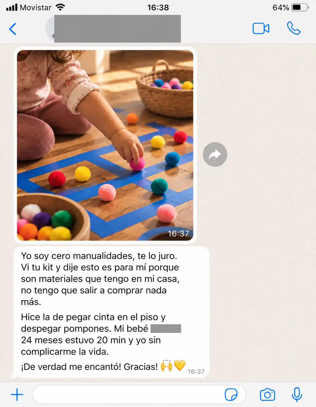 Captura de WhatsApp sobre pompones y cinta adhesiva, con datos personales ocultos